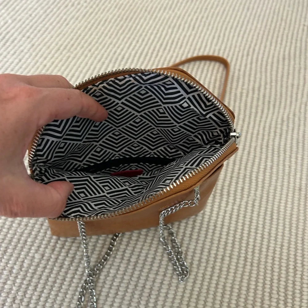 HOBO Convertible leather crossbody/clutch/handbag/wristlet. Festival ready! - Picture 5 of 13